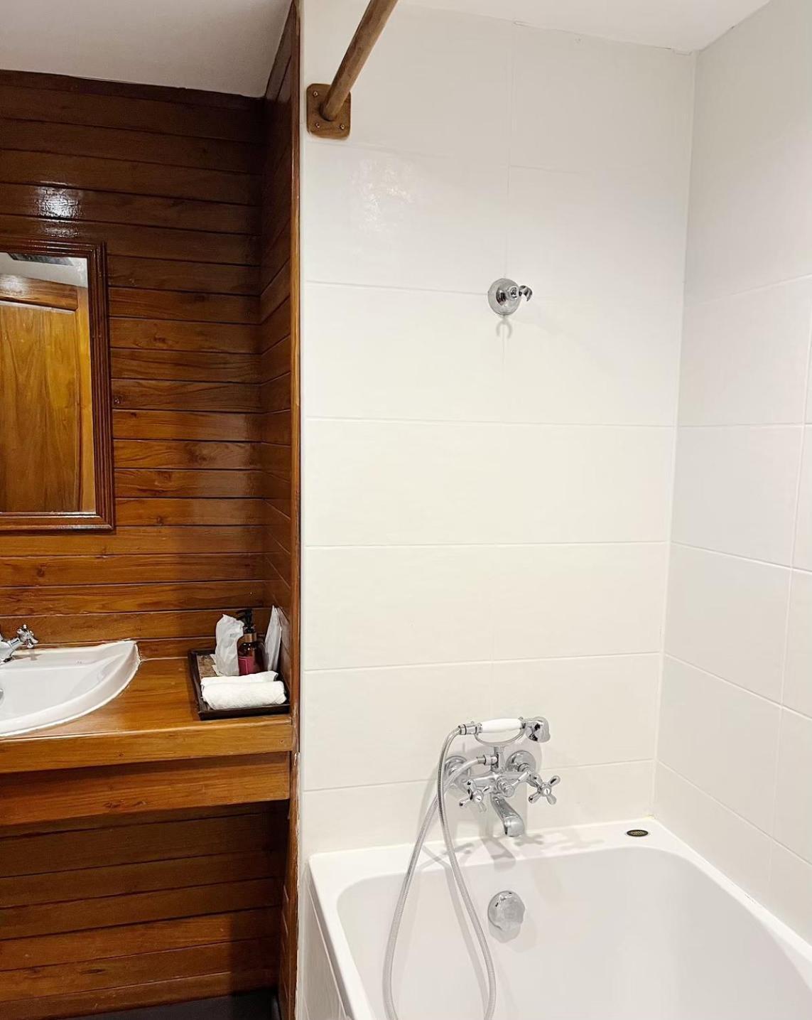 Riverhouse Resort Mae Sariang Luaran gambar